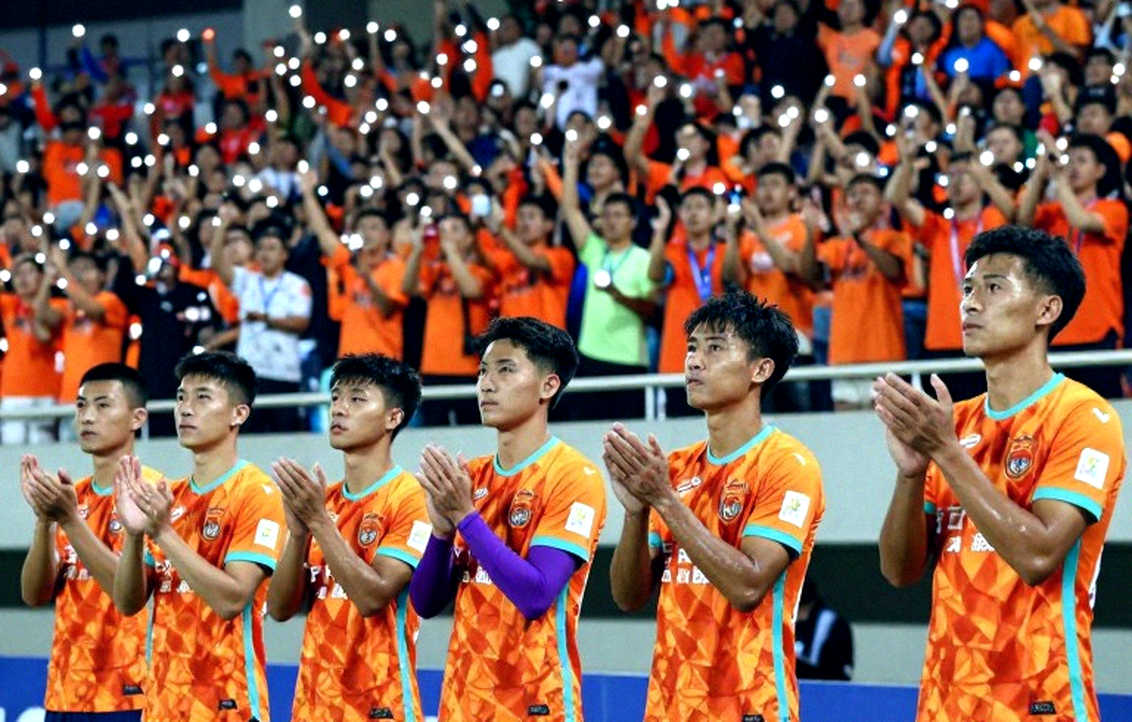 ‘৫১ বছর’ ব্যানার: স্ট্রেটফোর্ড যখন রায়ের আগেই সাজার হিসাব মিলিয়ে ফেলল