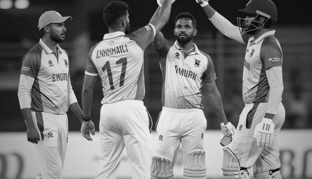 নিলামের প্যাডেল আর সাত নম্বর ওভার: টি-টোয়েন্টি বাজারে যাকে কেউ দাম দেয় না নিলামের প্যাডেল আর সাত নম্বর ওভার: টি-টোয়েন্টি বাজারে যাকে কেউ দাম দেয় না