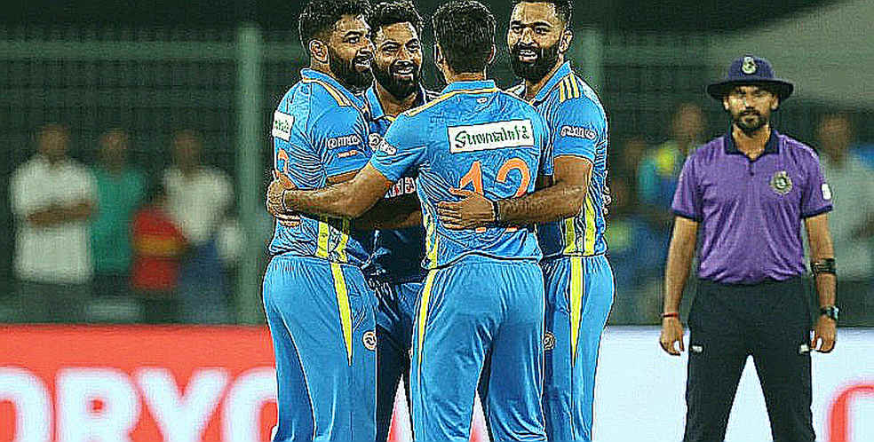 ফ্র্যাঞ্চাইজি ক্রিকেটের দরজায় তালা: টাকা দ্রুত ঢোকে, খেলোয়াড় লাইনে দাঁড়ায় ফ্র্যাঞ্চাইজি ক্রিকেটের দরজায় তালা: টাকা দ্রুত ঢোকে, খেলোয়াড় লাইনে দাঁড়ায়