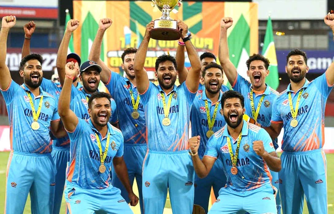 টসের কাগজে তিনটি ফাঁক: মুশফিকের হাত, বিশপের অভিষেক এবং রোচের বাদ পড়া